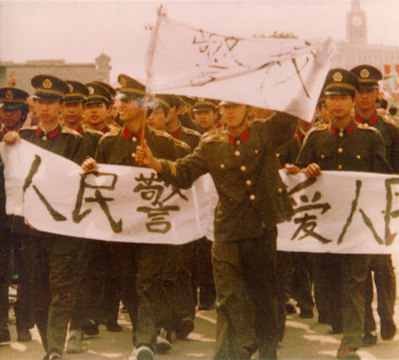 學生和平抗議演變流血衝突 影像 7